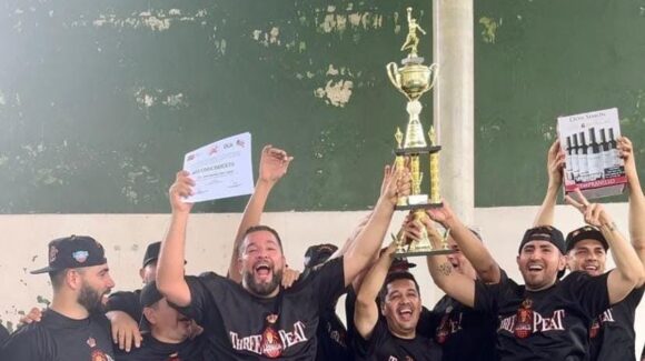 Academia Leones es tricampeón en la Liga de Baloncesto de Veteranos dominical en Culiacán