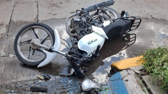 Menor de edad sufre una fractura por accidente de motocicleta en Guasave
