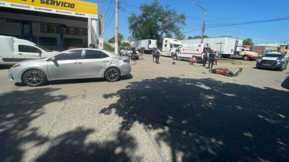 Choque entre un vehículo y una moto en Guasave deja a un hombre lesionado