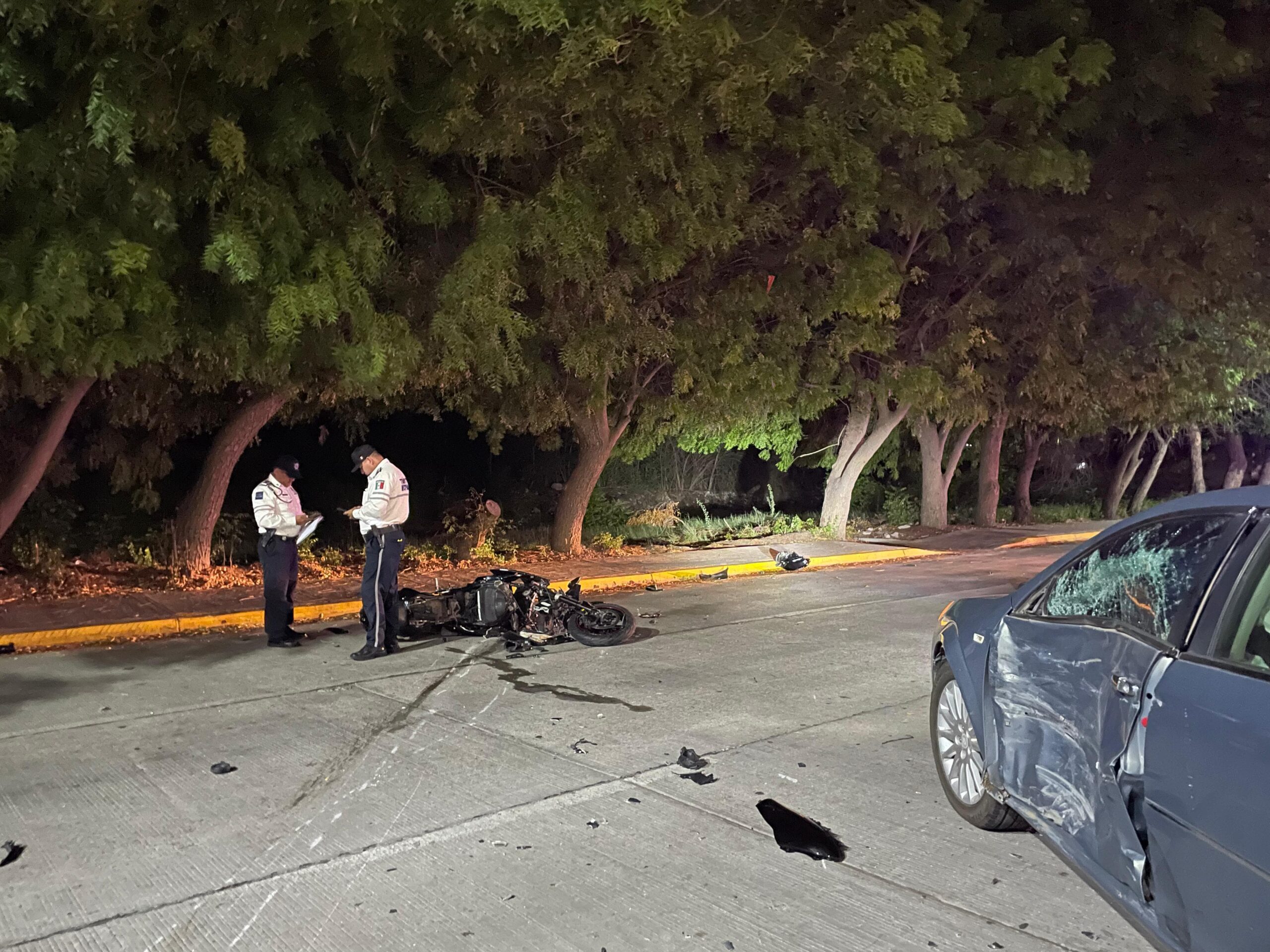 Motociclista se accidenta en el fraccionamiento San Fernando en Los Mochis