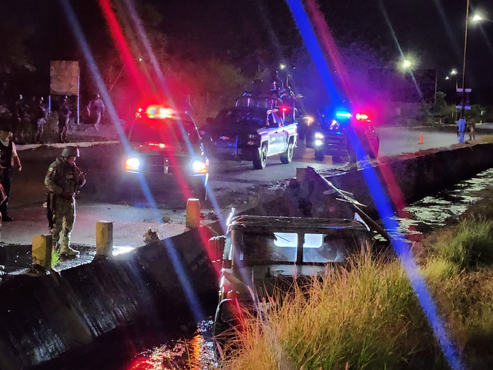 Militares se accidentan en sector Barrancos de Culiacán