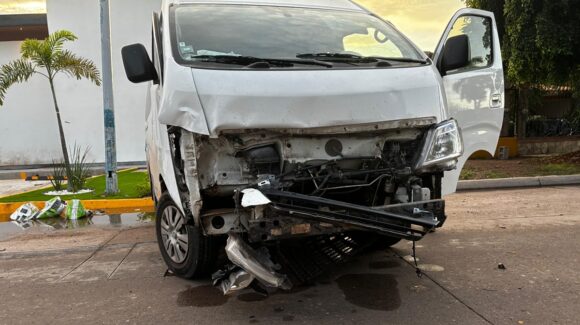 Accidente múltiple deja dos heridos en el sector Anáhuac de Los Mochis