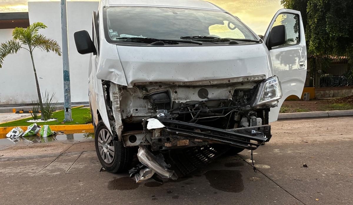 Fuerte choque dejó dos lesionados en Los Mochis