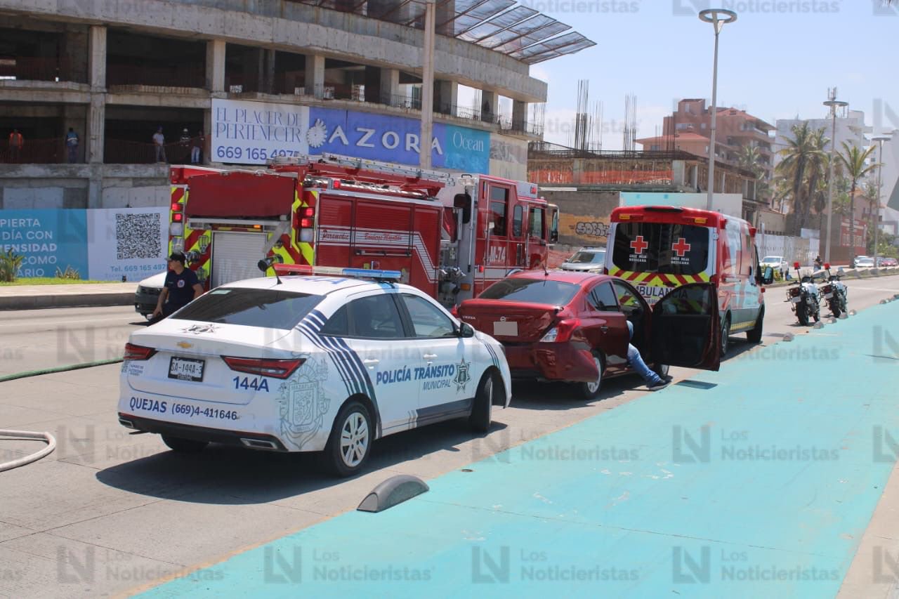 Vehículos accidentados en el malecón de Mazatlán