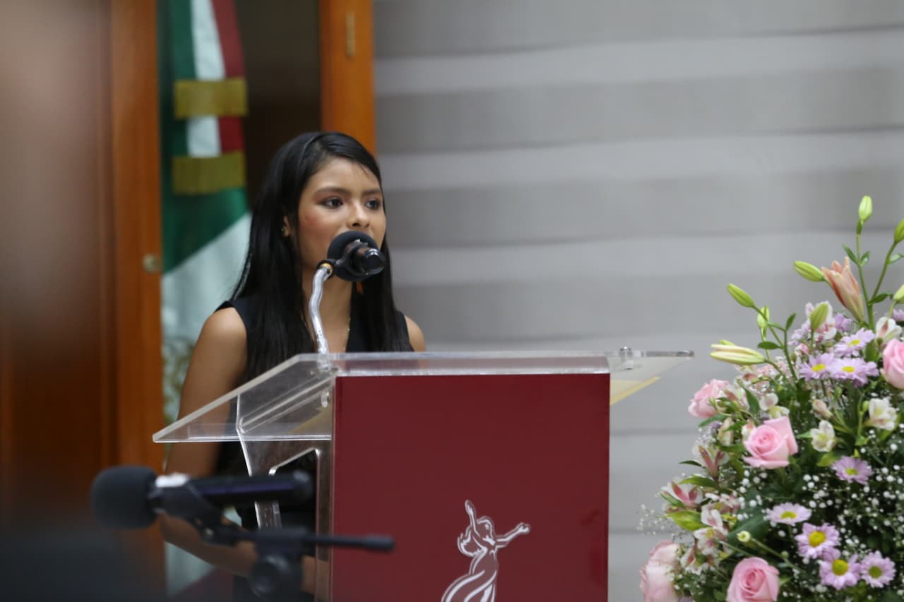 adolescente en sesion de cabildo mazatlan