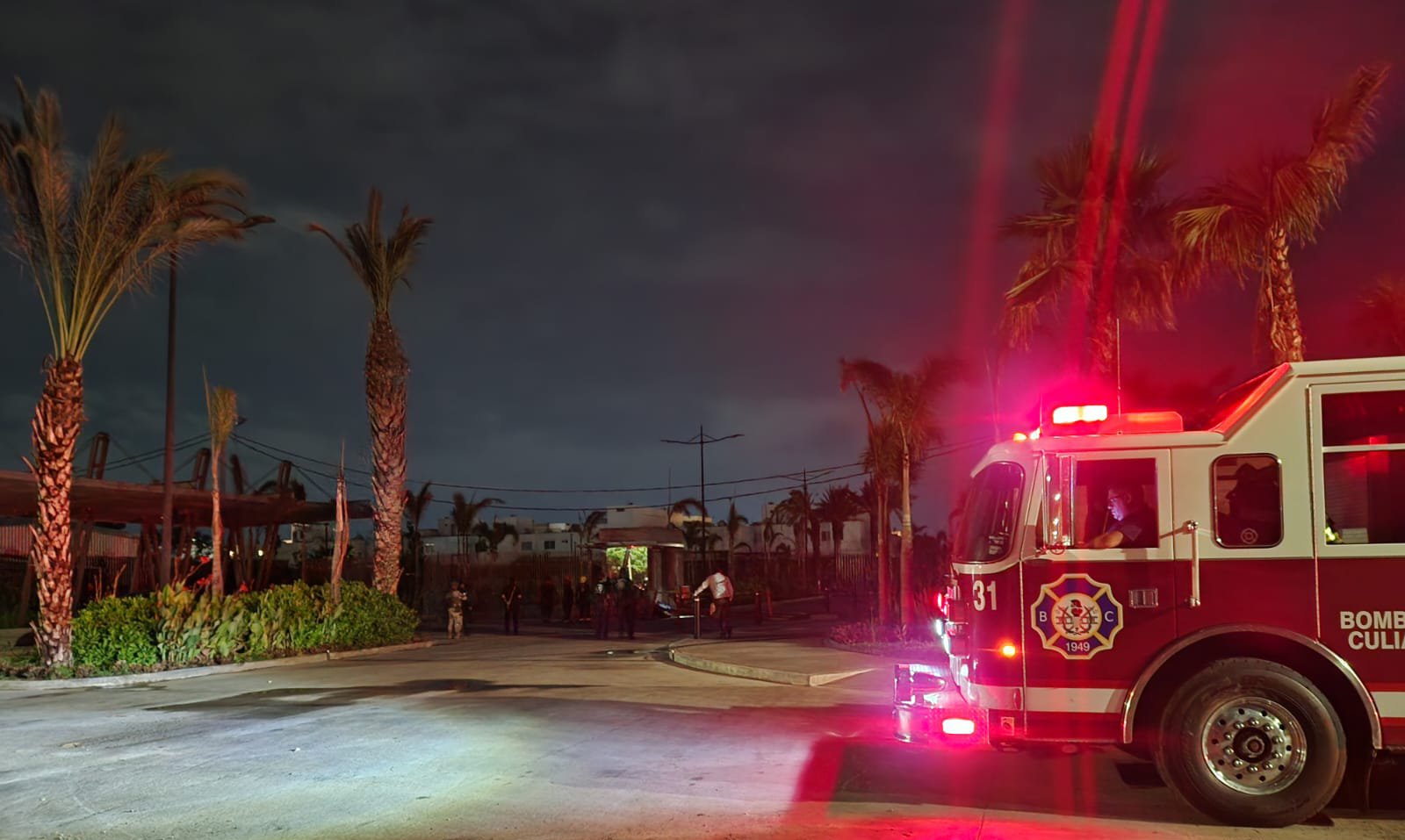 adulto sin vida al caer porton en valle alto culiacan bomberos
