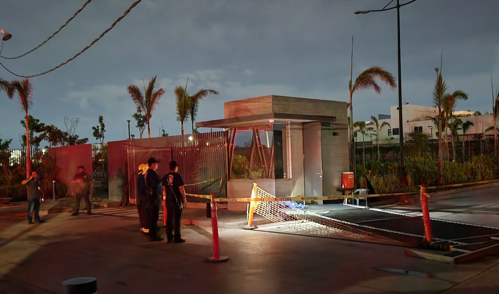 adulto sin vida al caer porton en valle alto culiacan