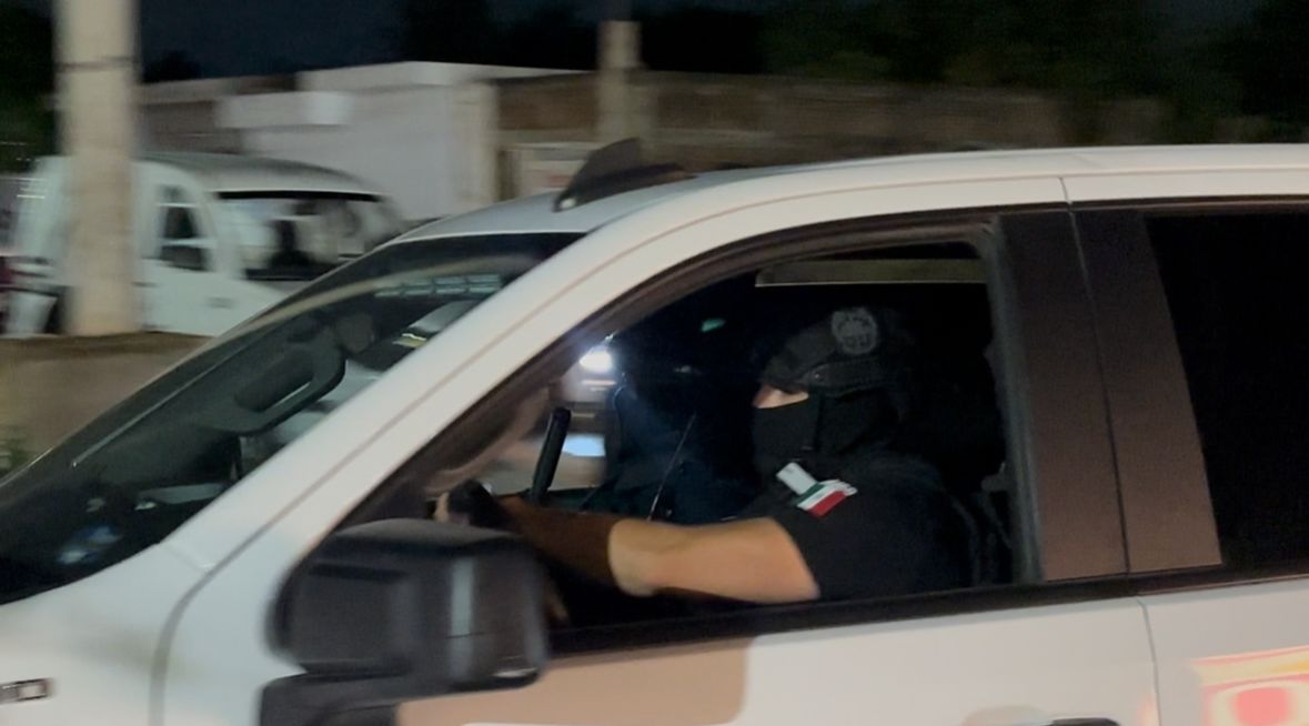 Arriban agentes y peritos de la FGR a salón sitiado en Loma de Rodriguera