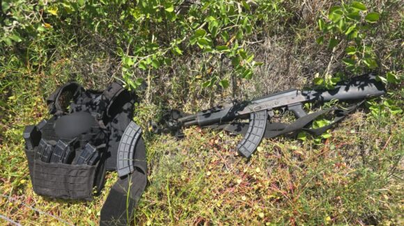 Armas largas y municiones son aseguradas en El Tambor, Navolato