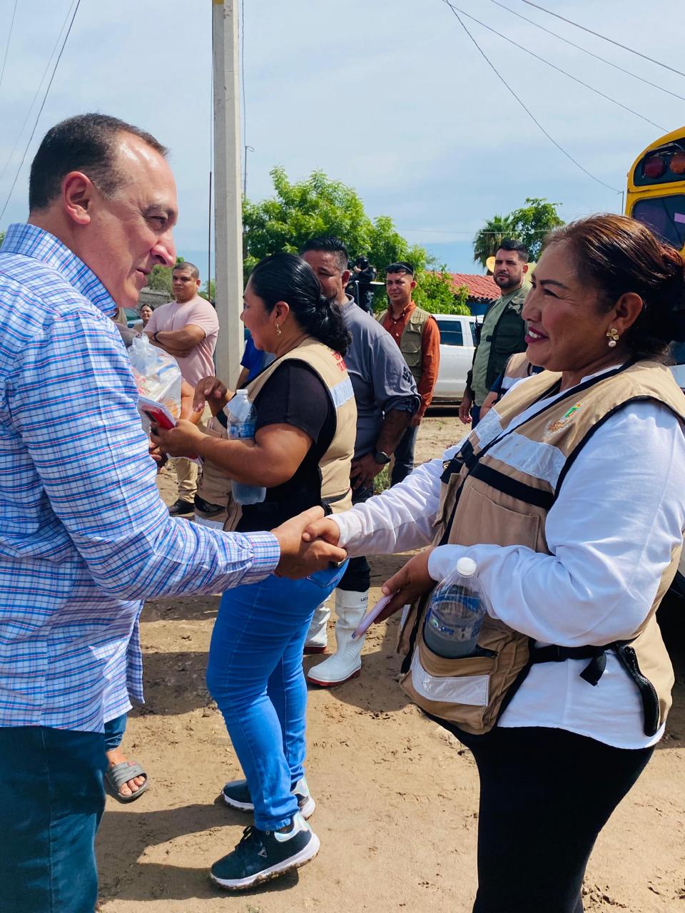 alcalde de ahome apoya a afectados por inundaciones