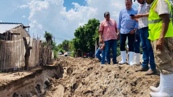 Intensa lluvia de hora y media sobre Higuera de Zaragoza, Ahome, deja viviendas inundadas