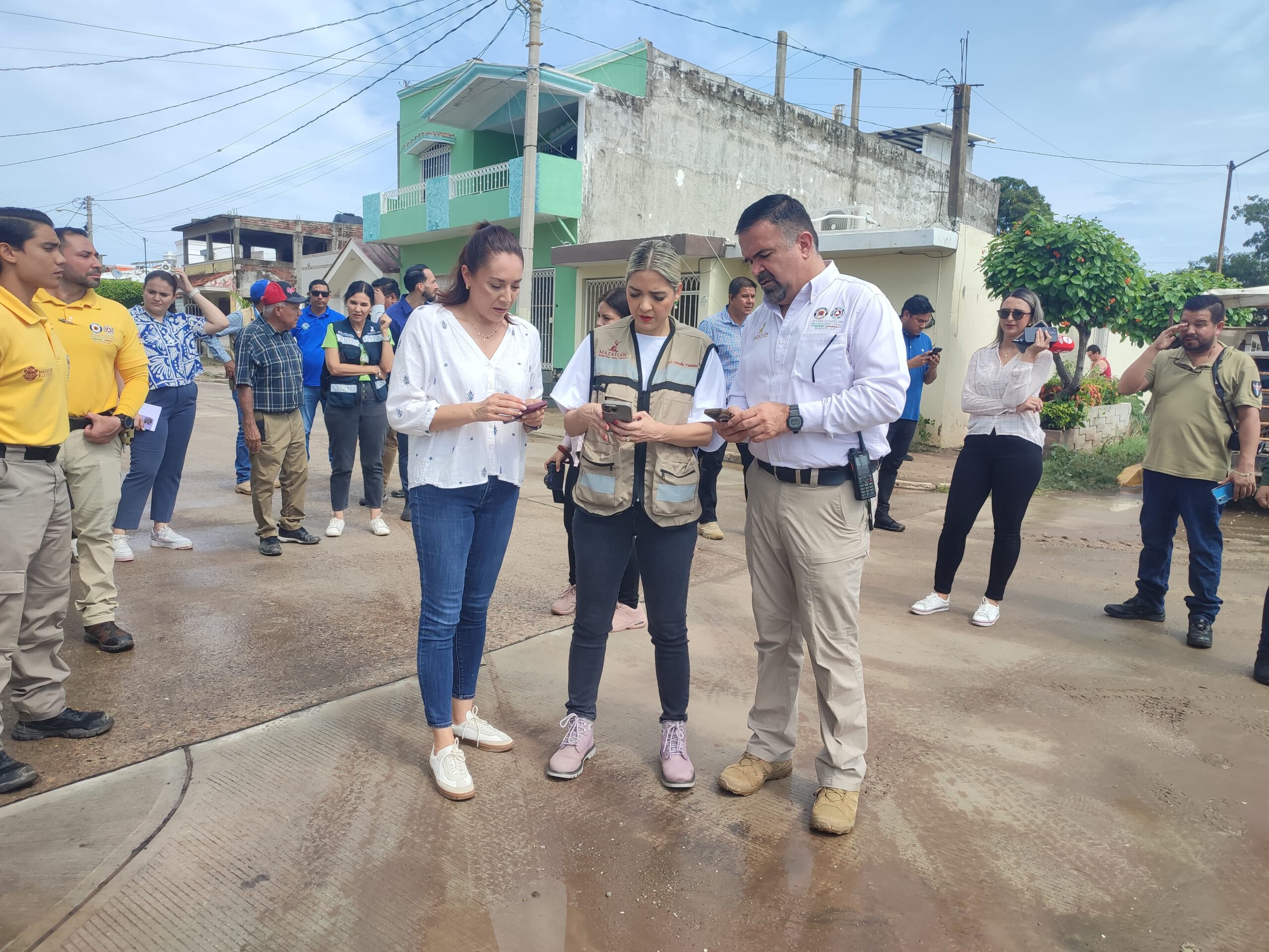 alcaldesa de mazatlan en supervision por lluvias