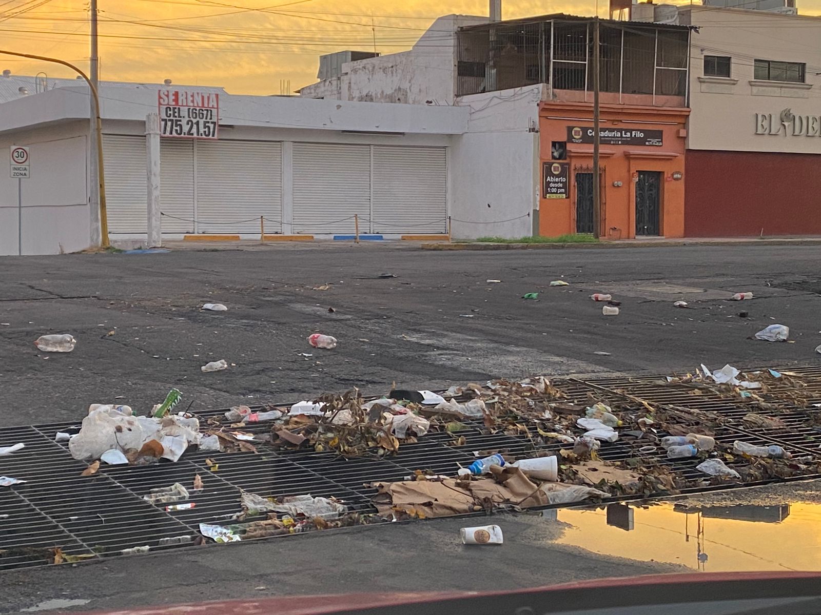 basura en las alcantarillas