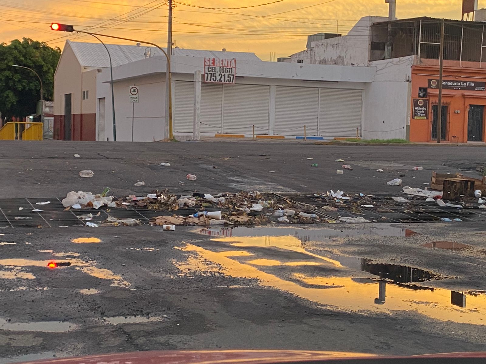 basura en las alcantarillas