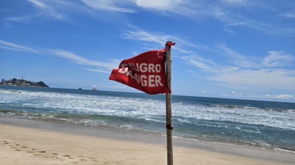 Alerta por mar de fondo en Mazatlán, SSPM piden extremar precauciones