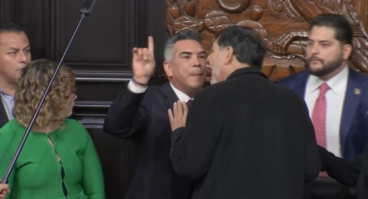 Alito Moreno increpando a Fernández Noroña