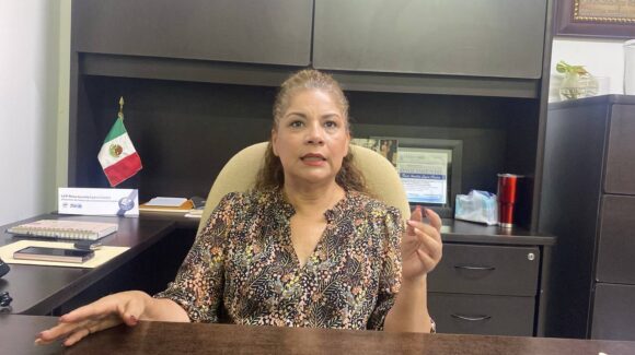 Inicia lento el periodo de canje de útiles y uniformes escolares en Guasave