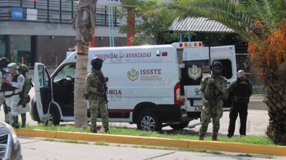Grupo armado intercepta ambulancia y ‘levanta’ a paciente en Mazatlán