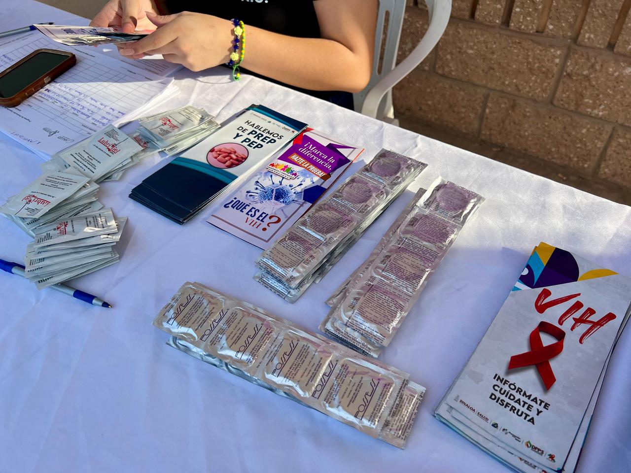 aplicación de pruebas rápidas para la detección de VIH, sífilis y hepatitis C