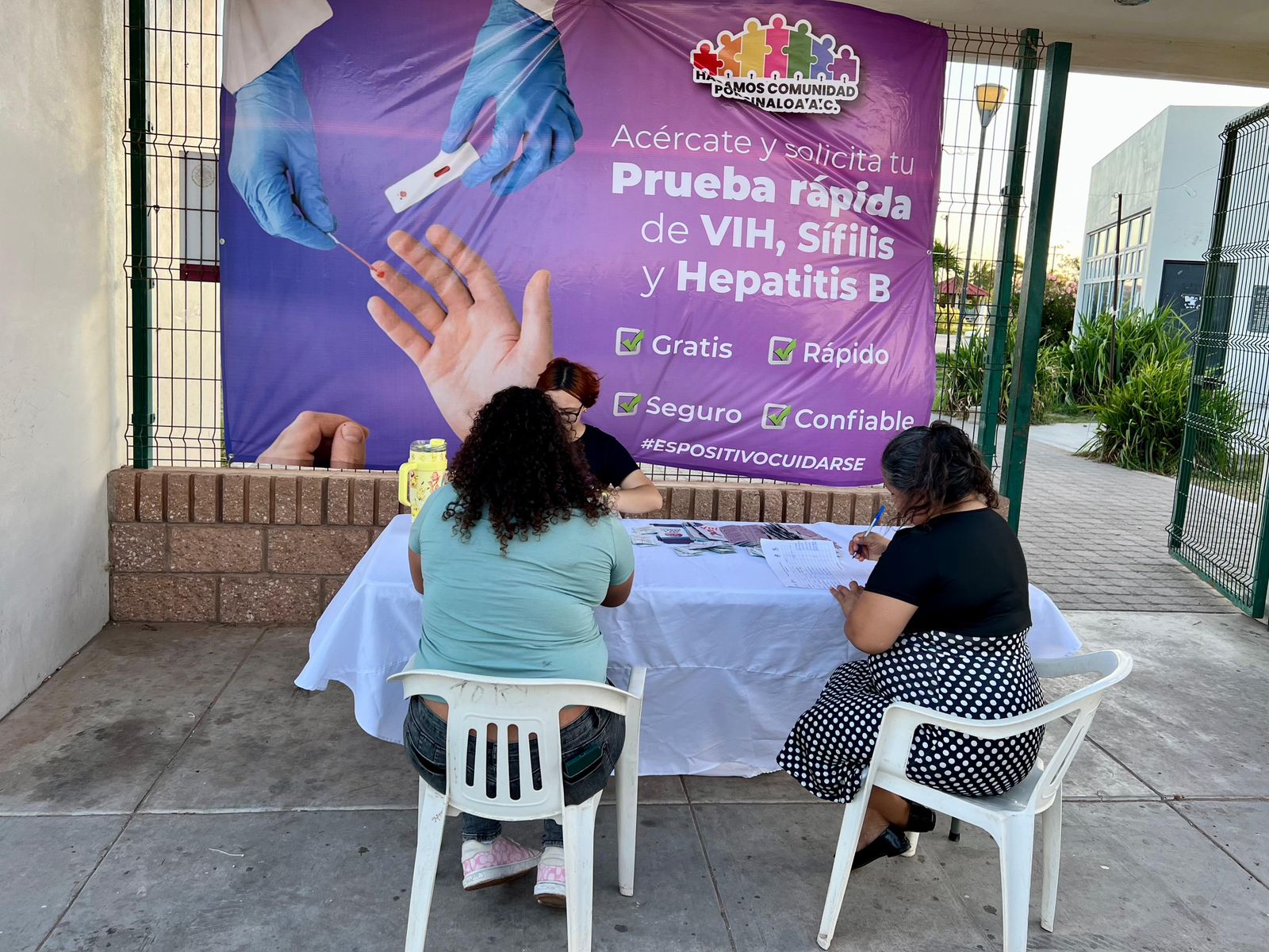 aplicación de pruebas rápidas para la detección de VIH, sífilis y hepatitis C