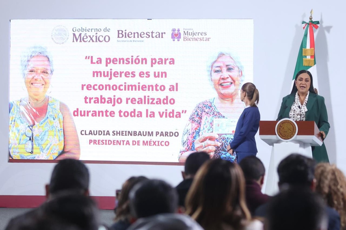 Ariadna Montiel y Claudia Sheinbaum en conferencia 'mañanera'