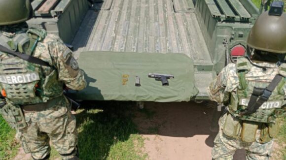 Militares aseguran arma, cargador y cartuchos en Navolato
