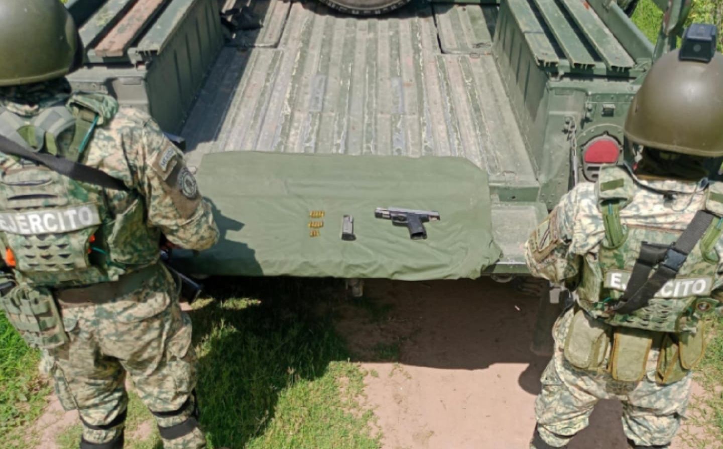 Arma, cargador y cartuchos asegurados en Navolato