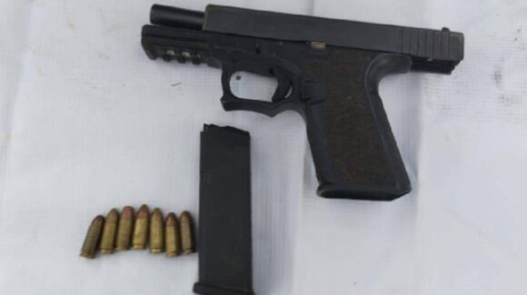 Un vehículo, armas largas y municiones, fueron asegurados por el Ejército en Cosalá