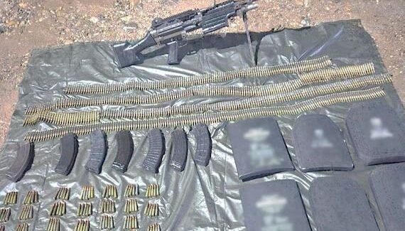 Asegura personal de Defensa vehículos, armas cartuchos y placas balísticas en Culiacancito