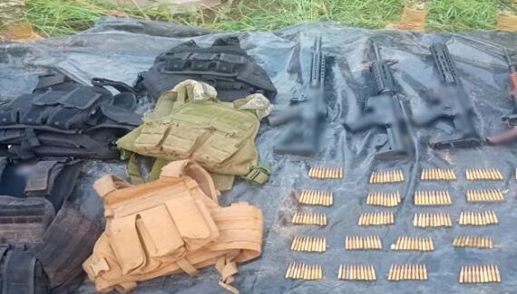 En Navolato, autoridades aseguran armas, chalecos y más de 400 cartuchos