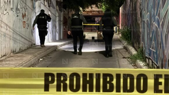 Arrojan un cuerpo decapitado y envuelto en bolsas negras en la zona centro de Culiacán