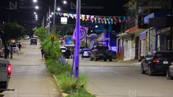 Arrojan presunto explosivo a patrulla de la Policía Municipal en Mazatlán