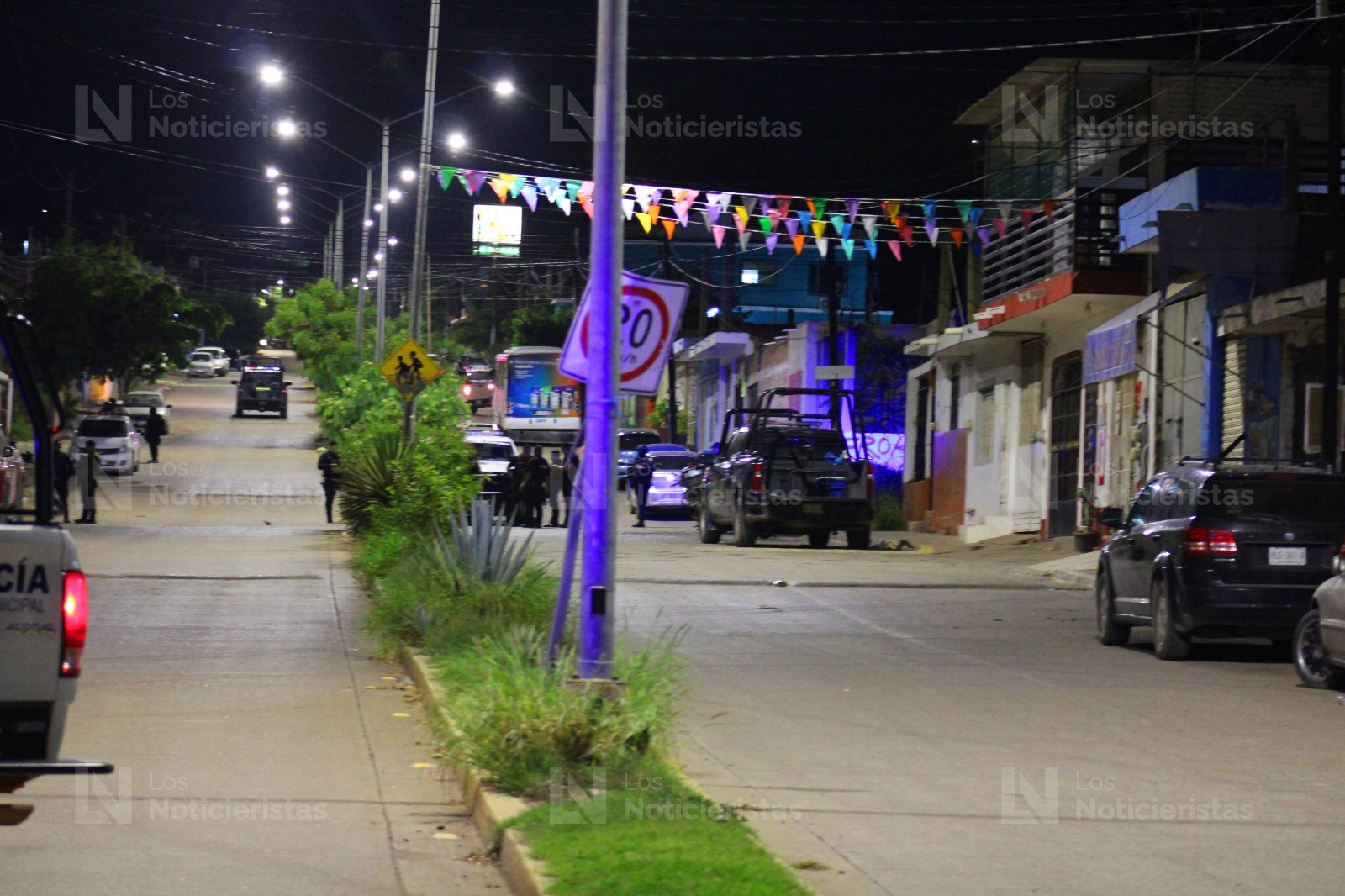 Arrojan presunto explosivo a patrulla de la Policía Municipal en Mazatlán