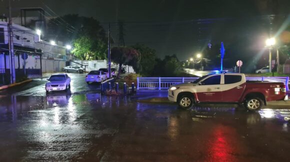 Diez casas resultaron inundadas por desbordamiento del arroyo ‘El Piojo’ tras intensas lluvias en Culiacán: Bill Mendoza