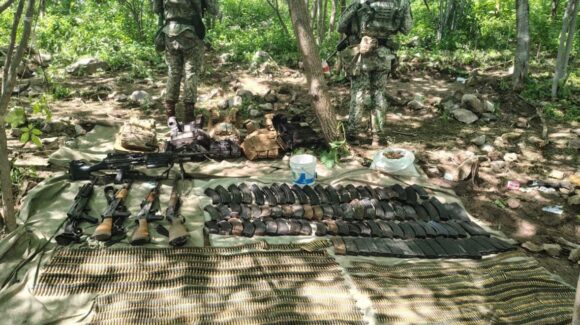 Hay un abatido en enfrentamiento entre armados y el Ejército en San Ignacio; aseguran arsenal y explosivos