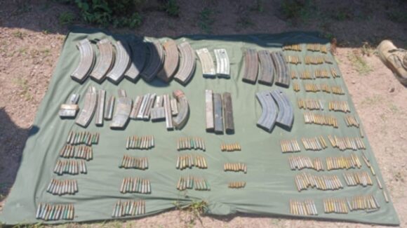 Aseguran 29 cargadores y casi 400 cartuchos en Batopito, Badiraguato