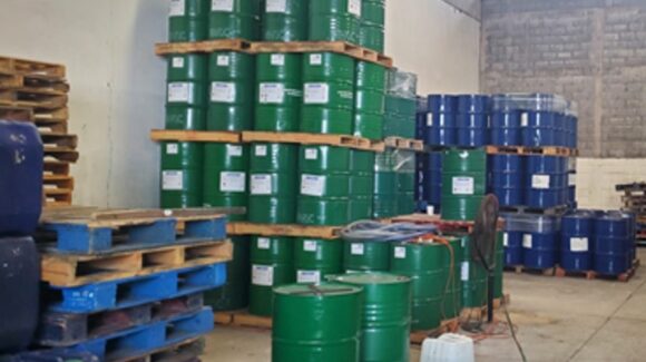 Catean y desmantelan 8 bodegas con químicos para elaborar drogas en Culiacán; el ‘golpe’ es de casi 8 mil mdp