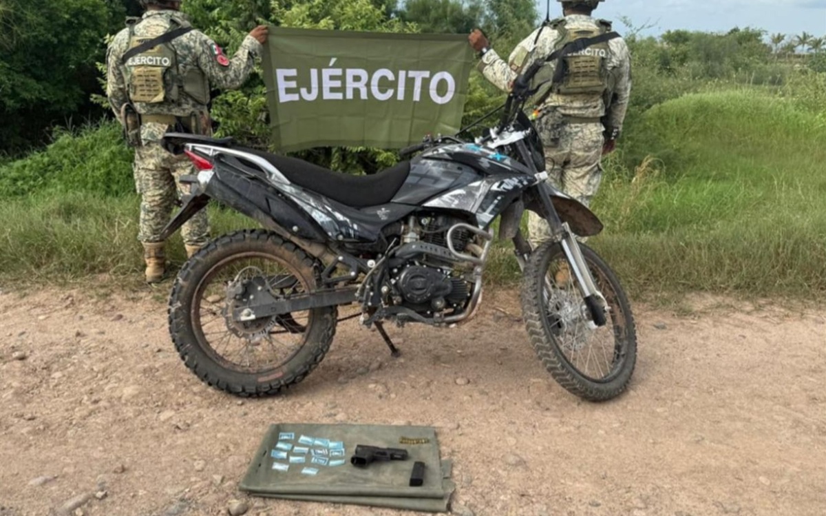 Aseguran motocicleta, arma, municiones y droga en Navolato