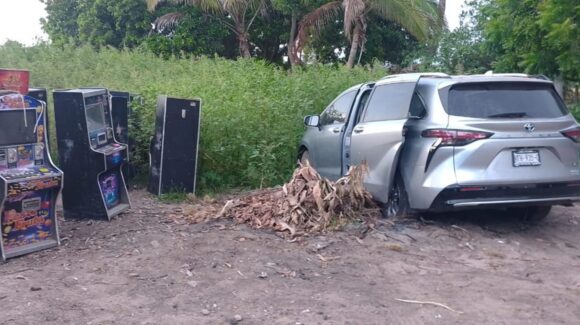 Un vehículo robado y 10 máquinas tragamonedas fueron aseguradas en Navolato