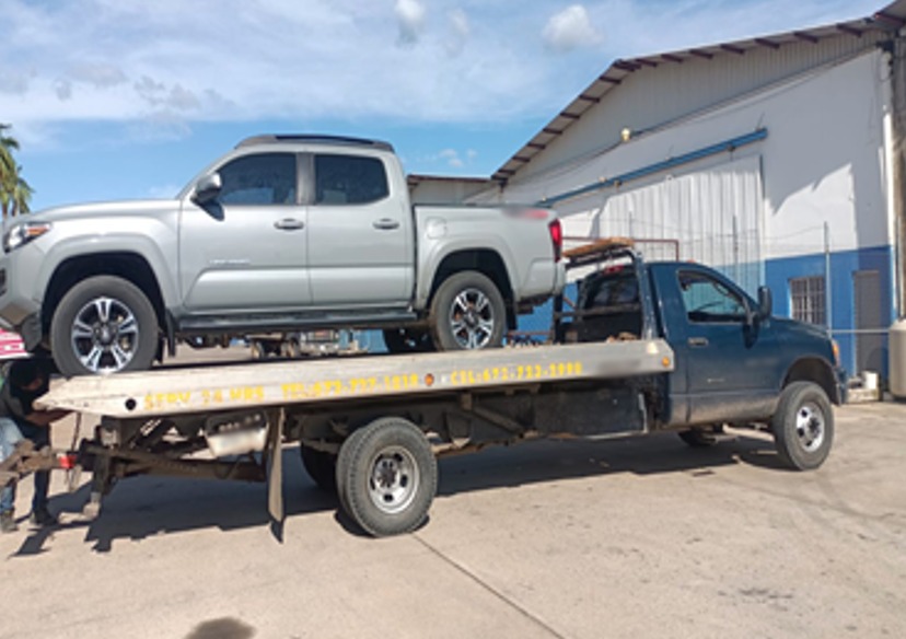 Aseguran vehículo en bodega donde almacenaban y producían drogas en Culiacán