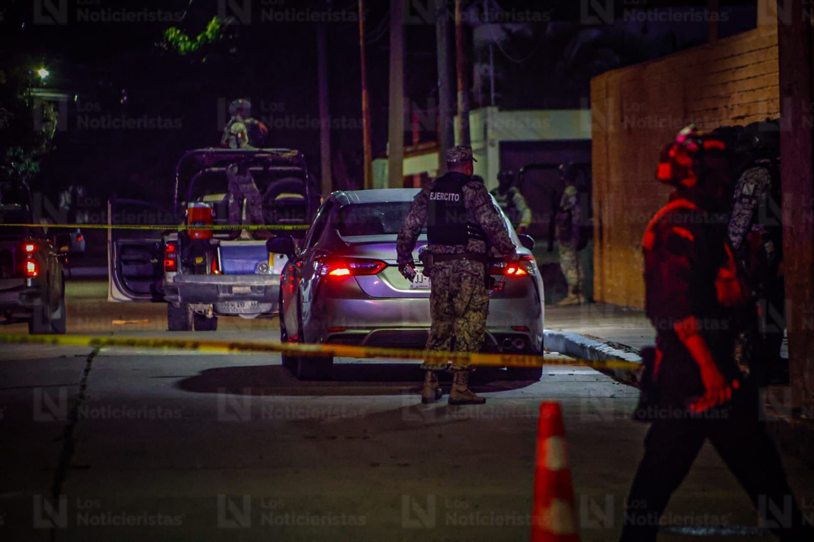 Auto con impactos de bala asegurado en la Chapultepec, Culiacán