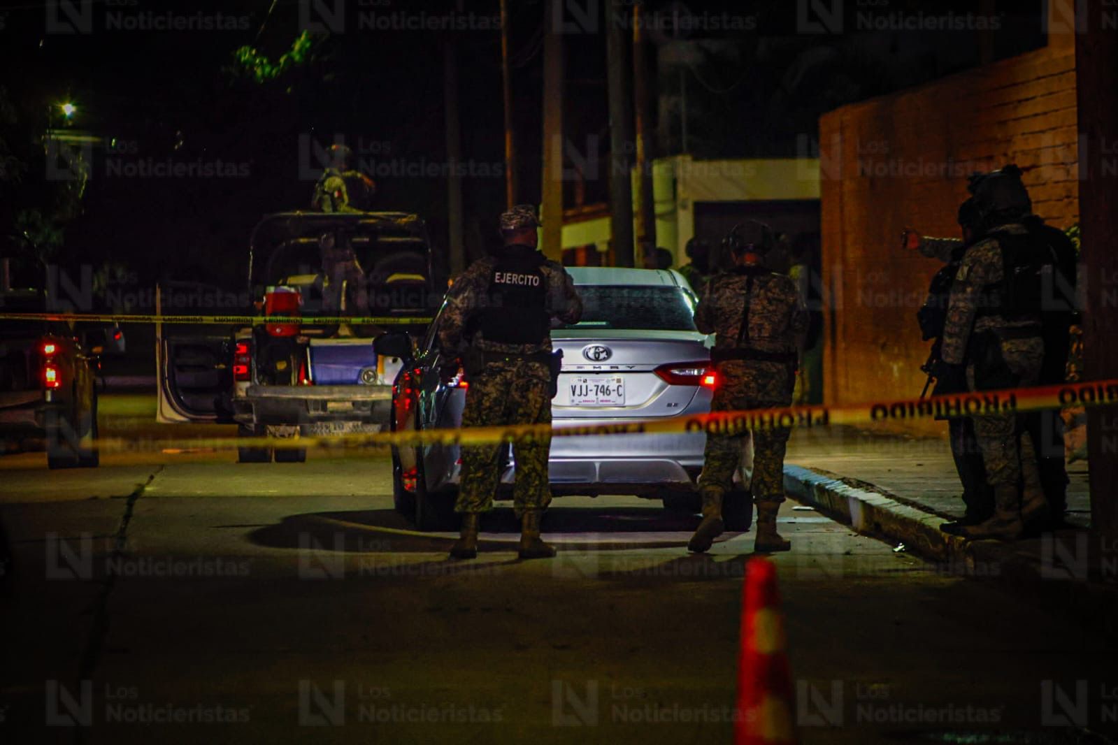 Auto con impactos de bala asegurado en la Chapultepec, Culiacán