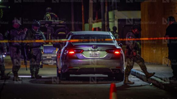 Tiene impactos de adentro hacia afuera: aseguran auto en la colonia Chapultepec en Culiacán