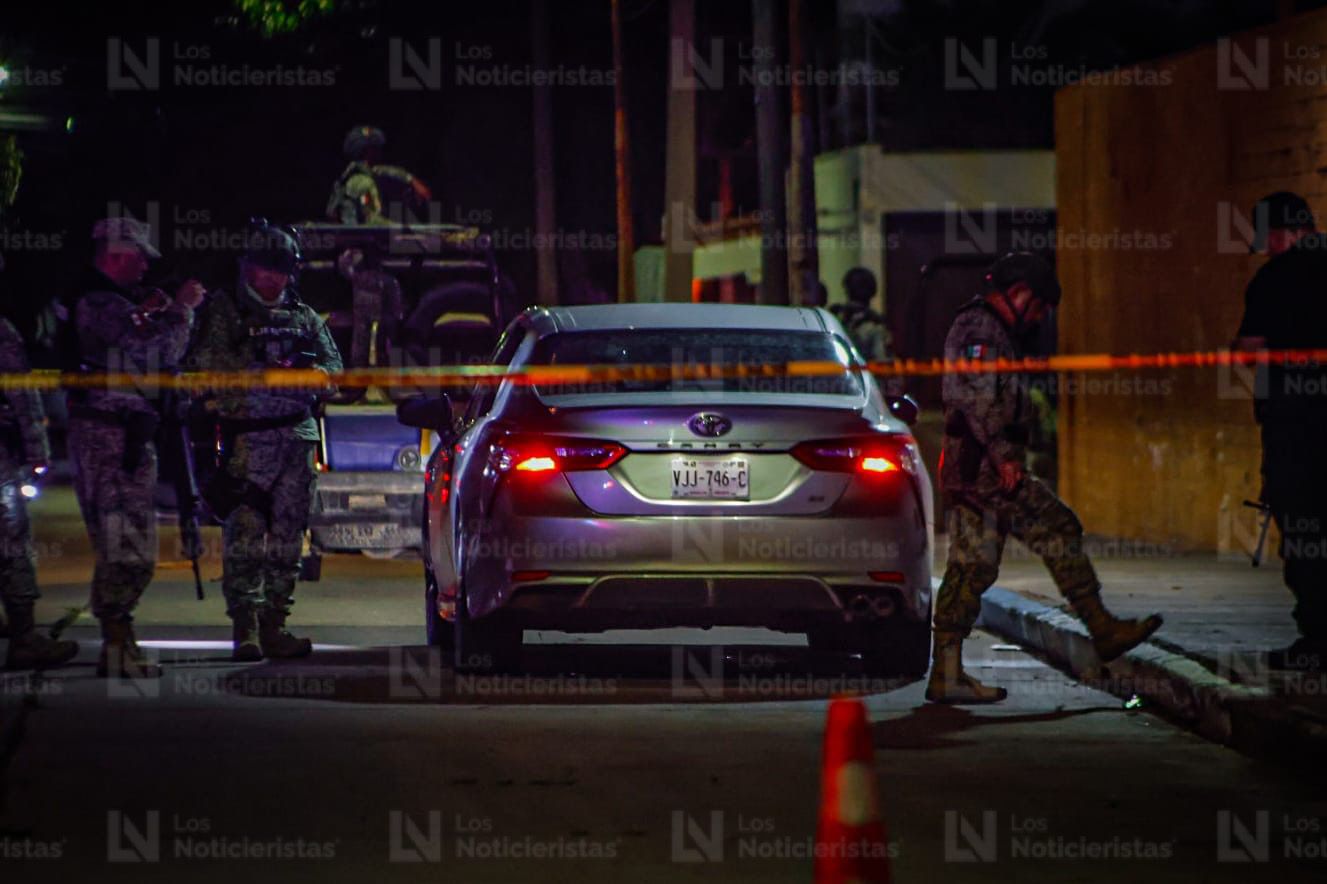 Auto con impactos de bala asegurado en la Chapultepec, Culiacán