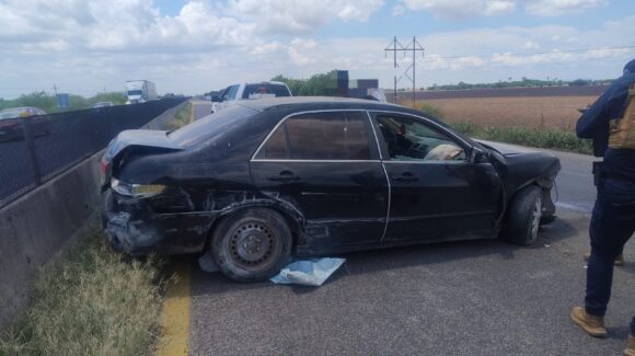 Accidente sobre la México 15, en Guasave, deja fuertes daños materiales