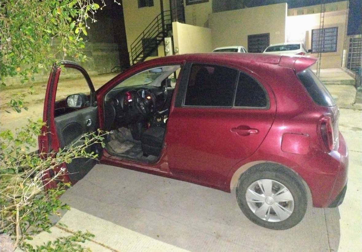 auto hallado con las puertas abiertas