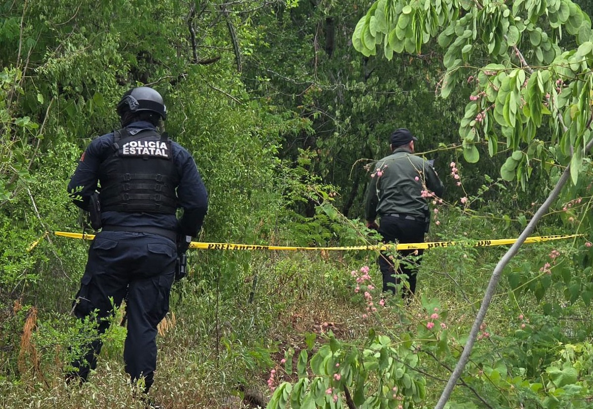 Autoridades durante hallazgo de cuerpo en la Piedrera