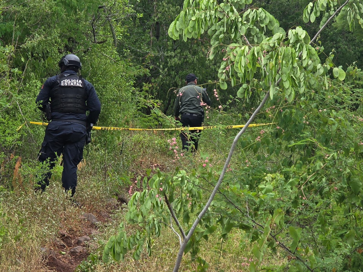 Autoridades durante hallazgo de cuerpo en la Piedrera