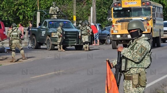 Amarrados y con mensajes en cartulinas, hallan a dos hombres ejecutados en Navolato