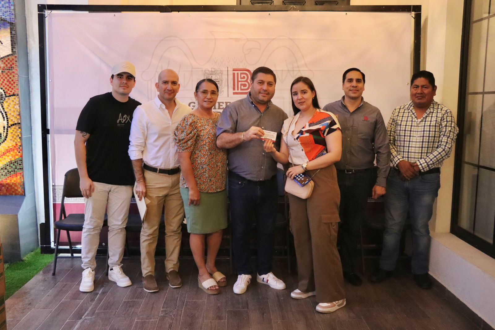 José Paz López entrega bono educativo a personal sindicalizado